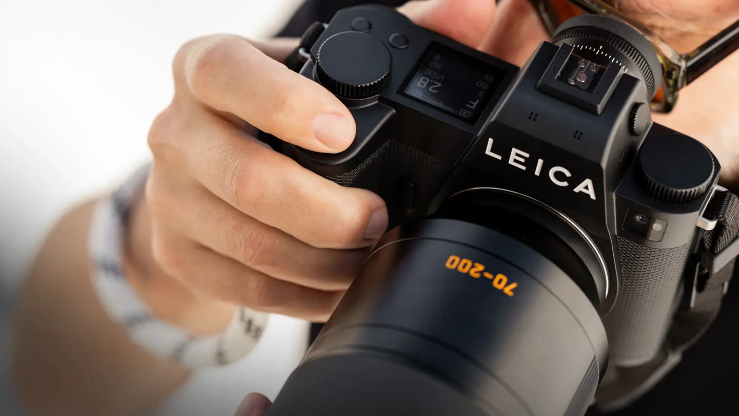 Leica SL3-P with Vario-Elmarit-SL 70-200 in hands