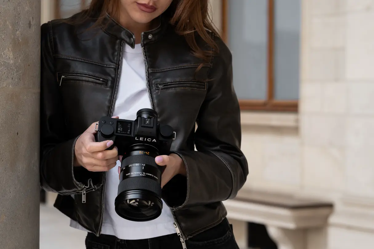 Leica SL3-P with Vario-Elmarit-SL 24-70 in hands