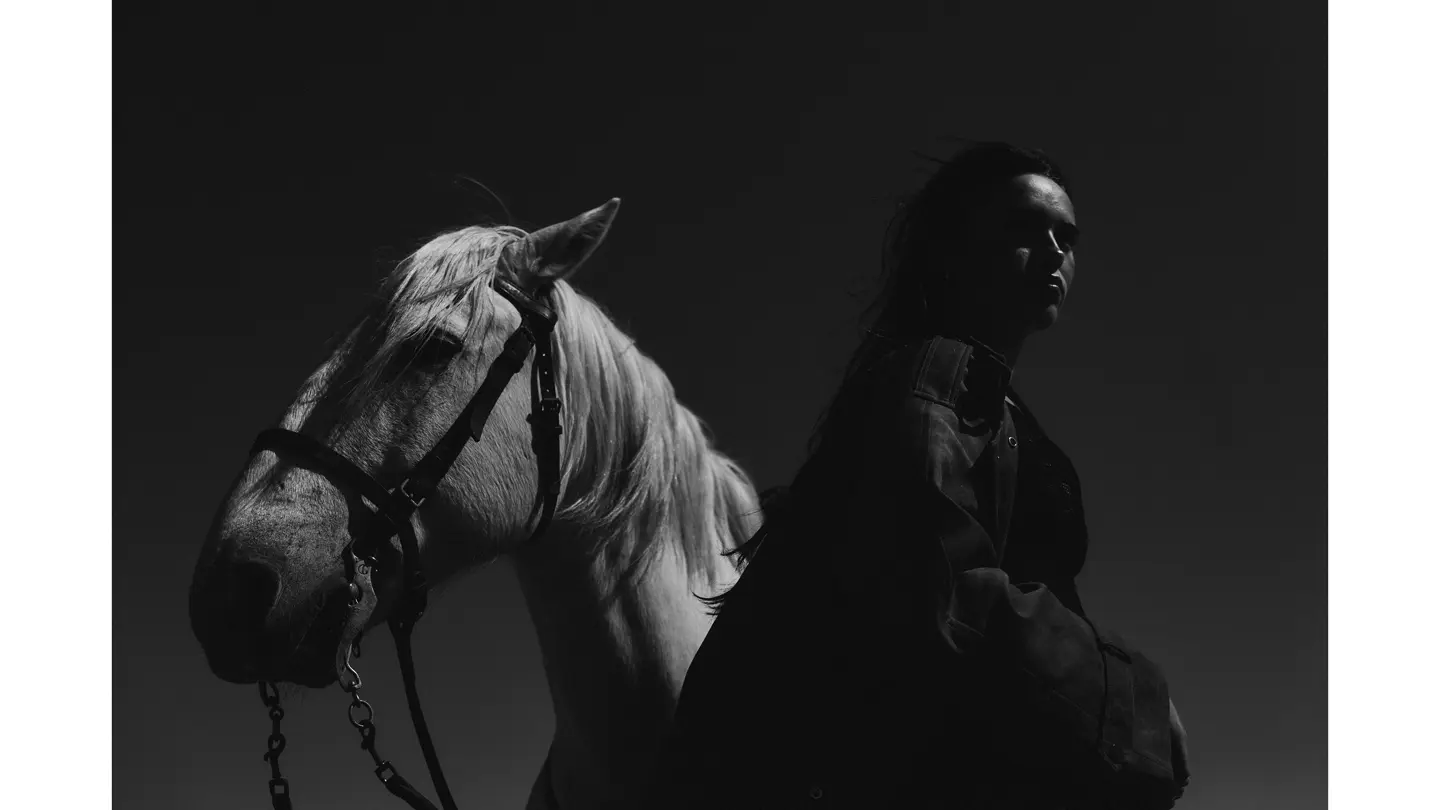 Portrait d'un cheval et d'une femme