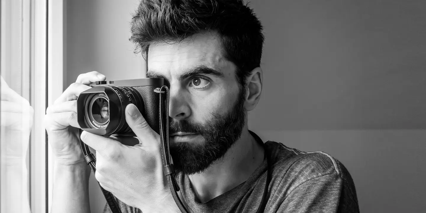 Close-up of a Philipp Weinmann taking a picture with a Leica camera.
