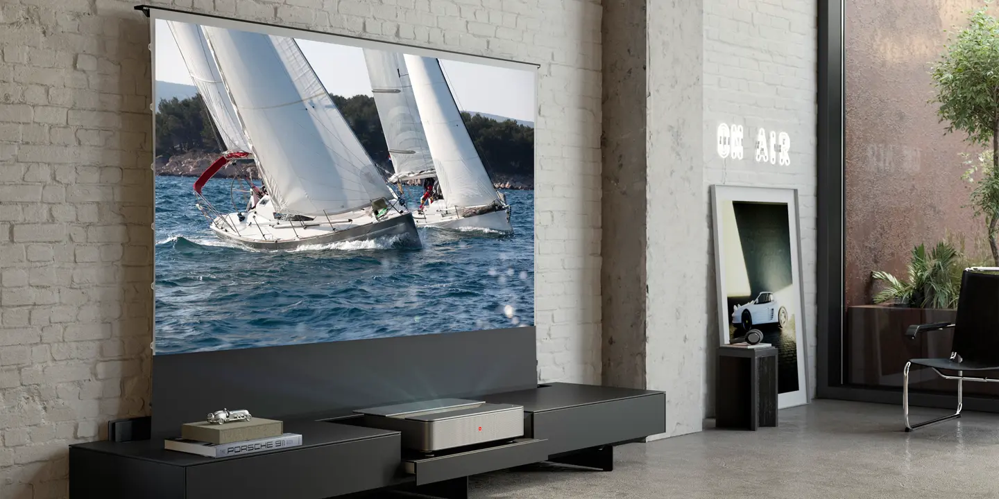 Leica Cine 1 on TV Low Board showing sailing boats on screen. 