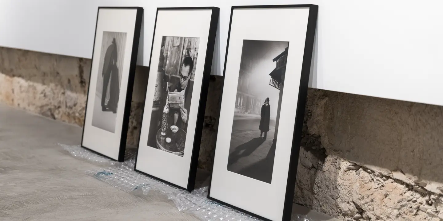 Photo from frames for the exhibition "Flüchtige Momente" from Fred Stein, displayed in the Leica Gallery Stuttgart