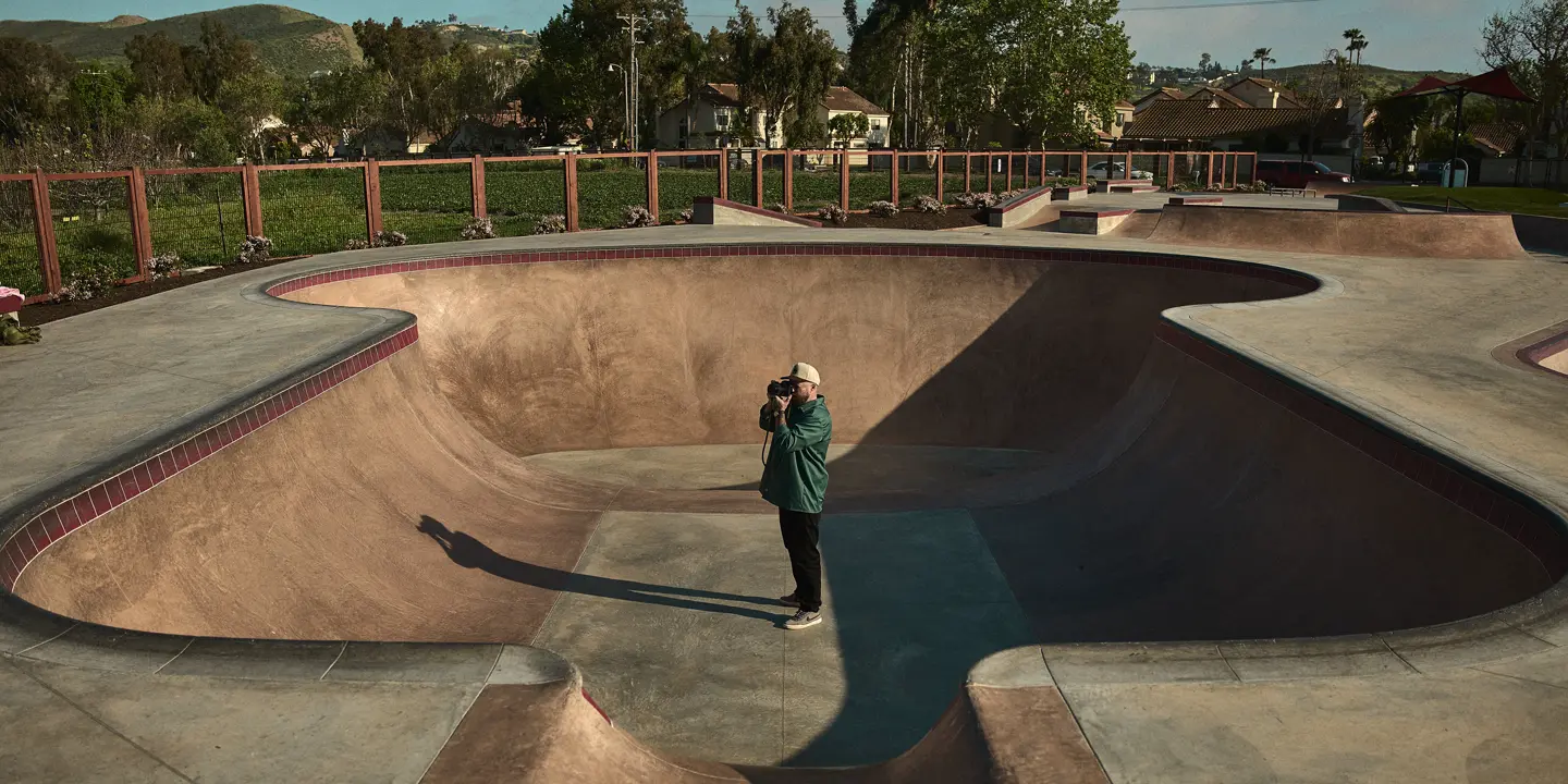 Jaime Fernandez with his Leica SL3-S inside a skate pool