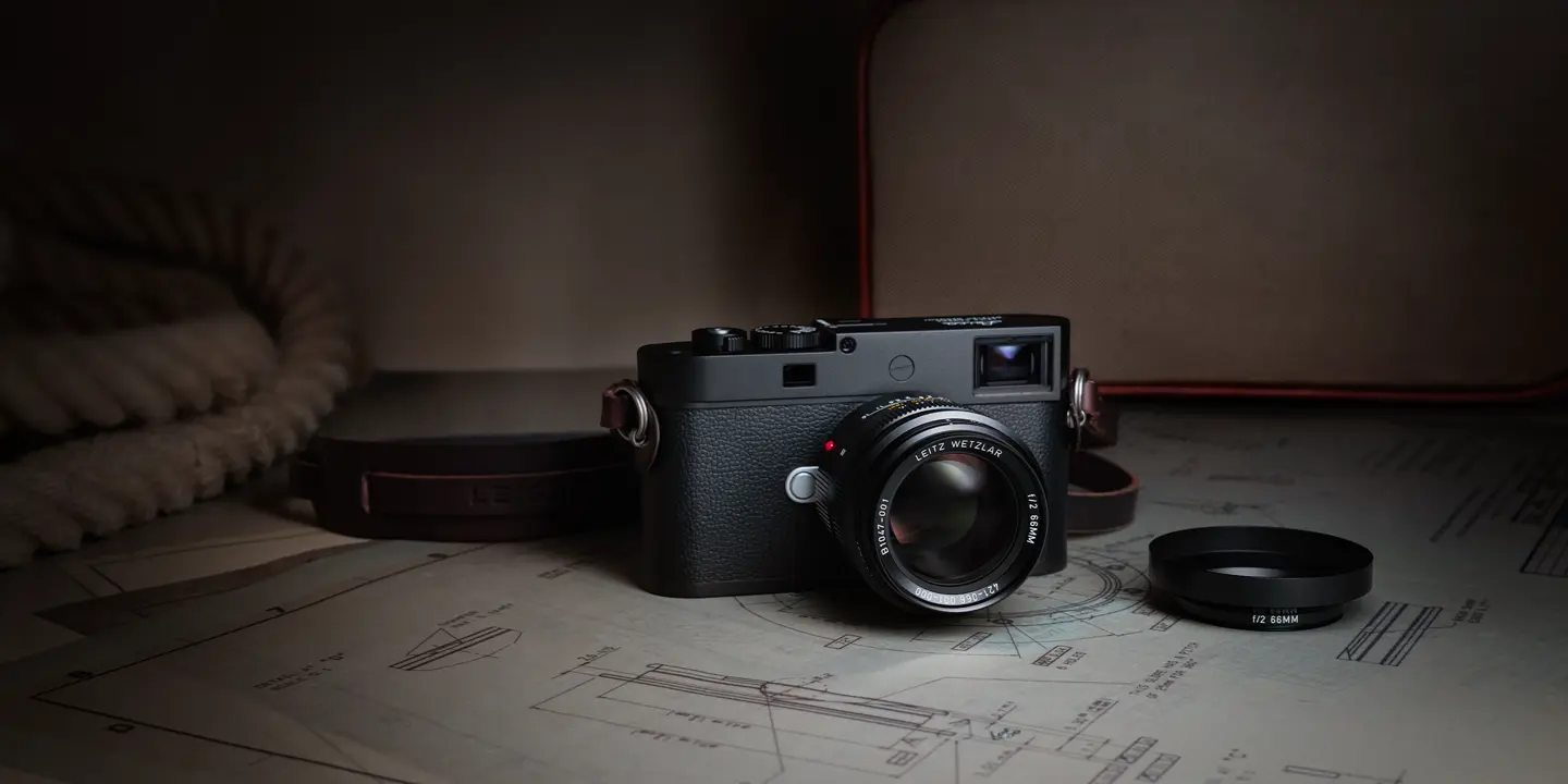 Leica Summicron-M 66 f/2 on a Leica M-Camera, front view.