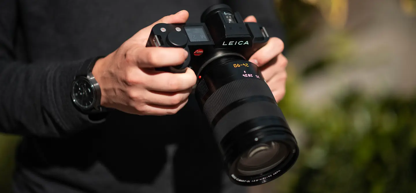 The Leica SL2 with the 90-280mm, held by a Leica Expert. 