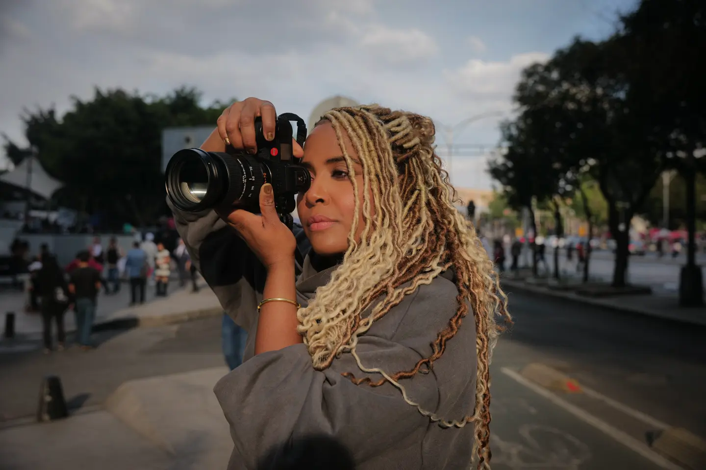 Image of Holly-Marie photographing with the Leica SL3-s