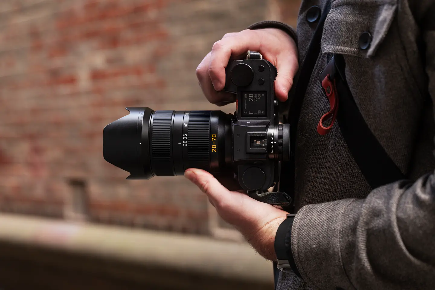 Leica SL3-S with Vario Elmarit-SL 28-70 in hands