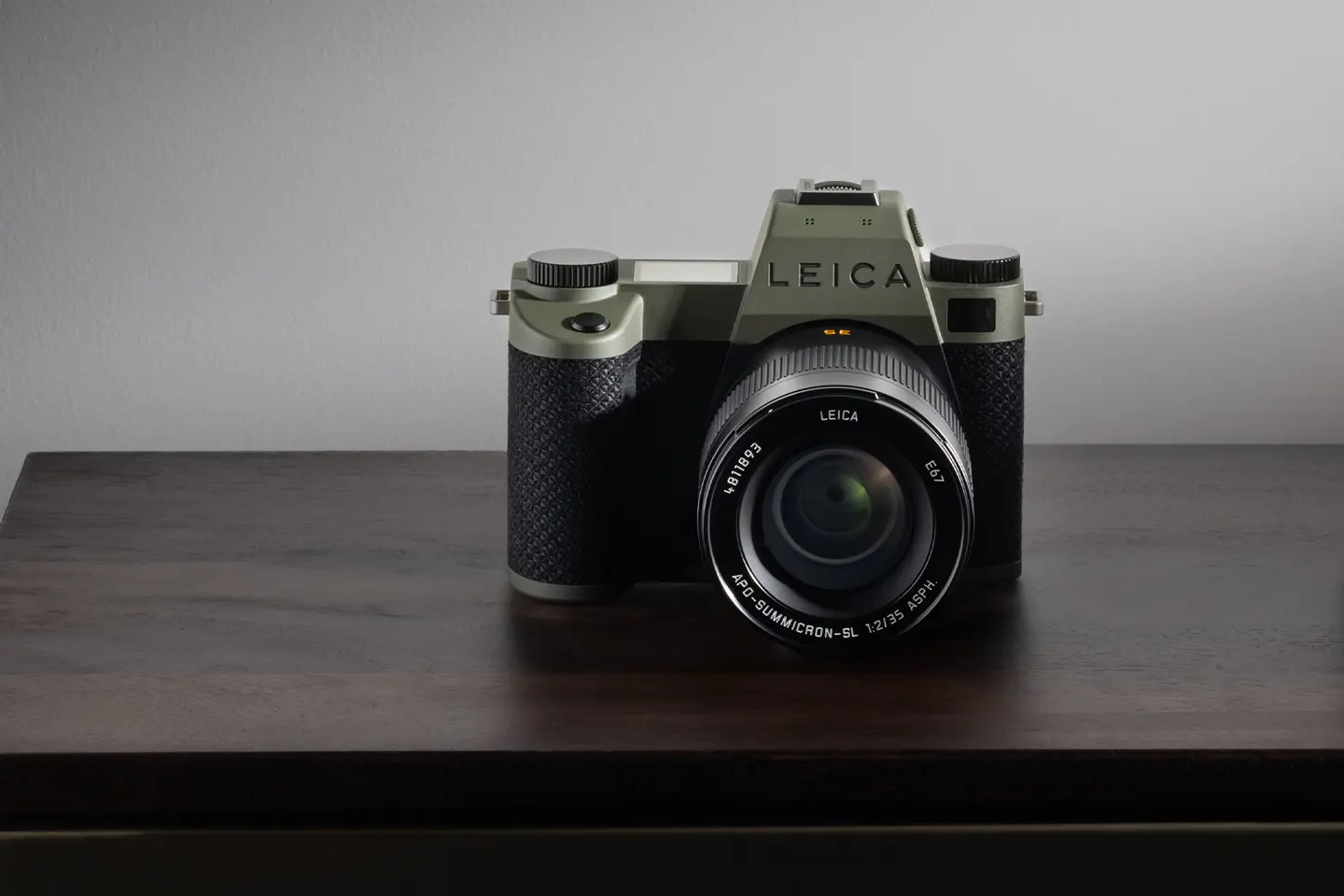 Leica SL3 Reporter on a desk