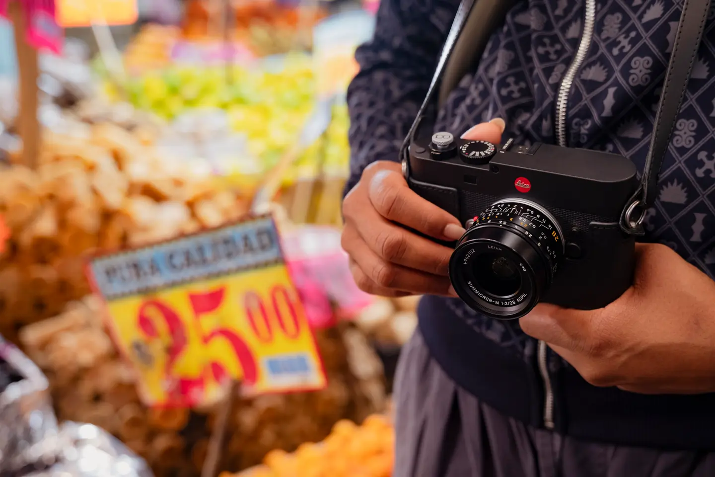 Colour image of the Leica MEV1 in a market place