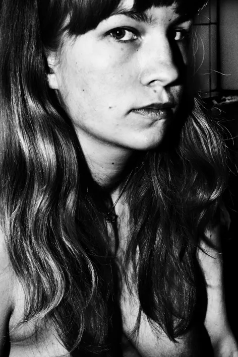 woman side portrait b&w