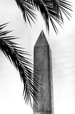 obelisk b&w