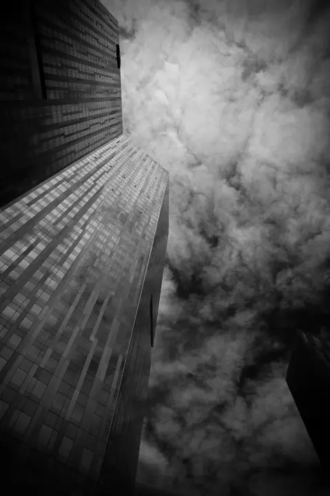 sky scraper b&w with clouds