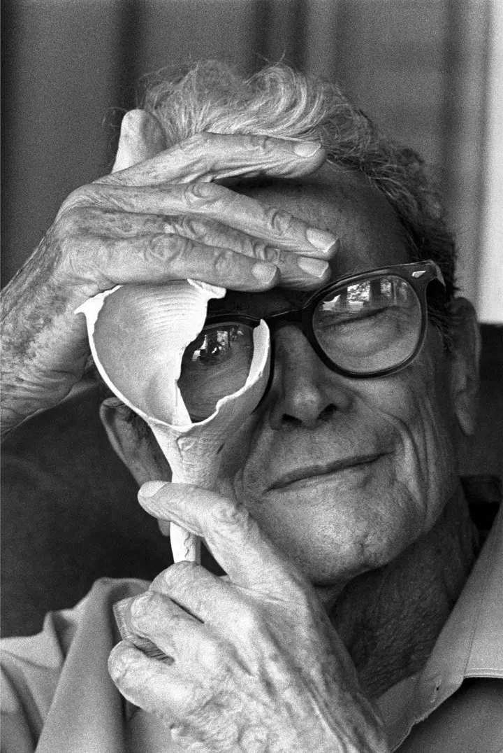 05_The-Naturalist‘s-Eye_New-Milford,-Connecticut-1989-©-Nomi-Baumgartl_Leica-Galerie-Wetzlar-2022.jpg