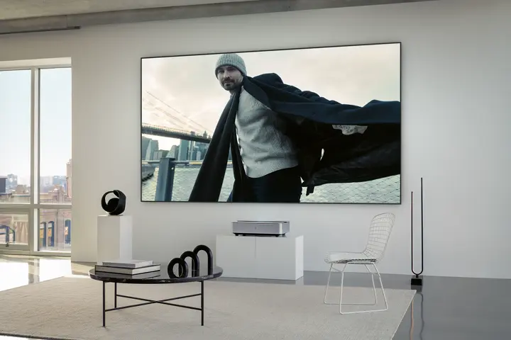 Leica Cine 1 in Living Room