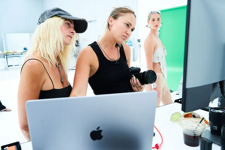 Two woman in front of a laptop