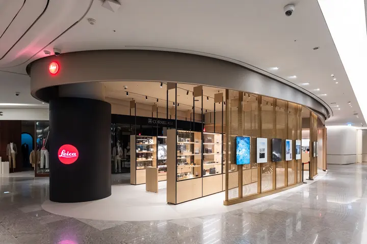 Front view of Leica Store Seoul Lotte Tower.