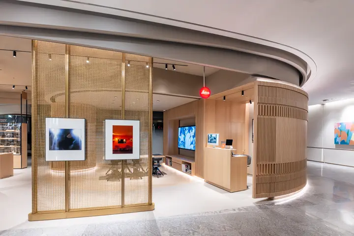 Side view of Leica Store Seoul Lotte Tower.