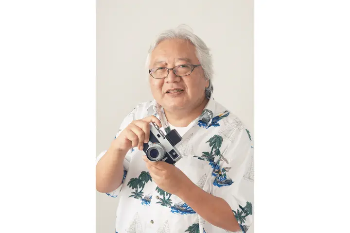 A portrait of photographer Kouichi Akagi