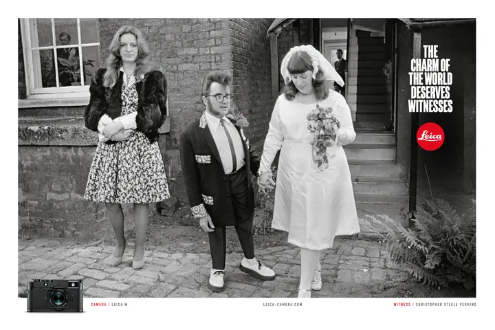 Bridal couple in front of the registry office