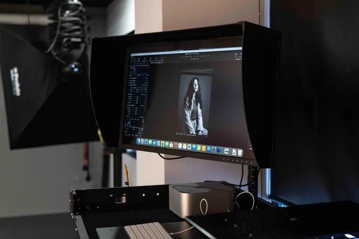 Trabaja con herramientas de alto nivel.