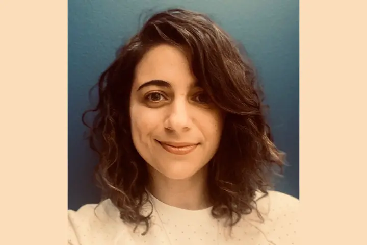 Laura Roumanos Headshot