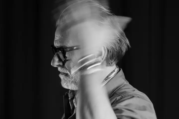 A long exposure photograph from Kristian Haagen waving his hand.