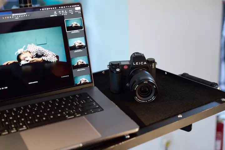 Leica SL3 and a laptop