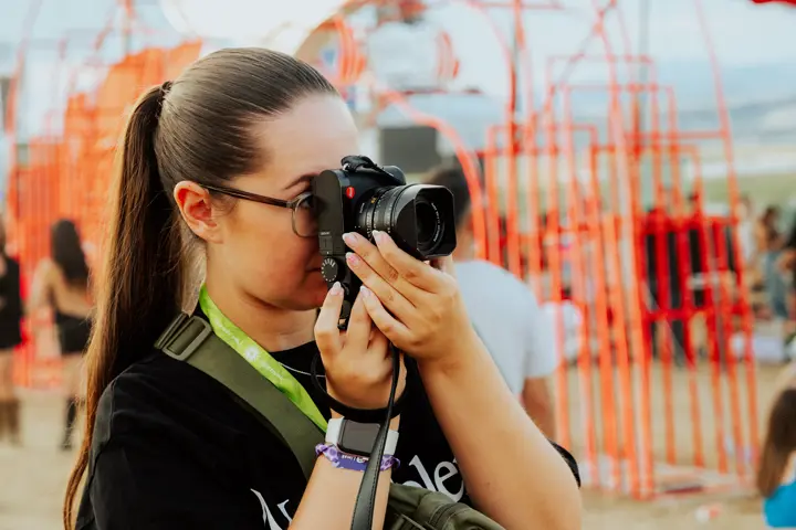 sophia carey at the sunny hill festival with her leica q3