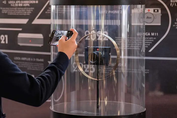 100 years of leica Tokyo, historical leica camera in a display case
