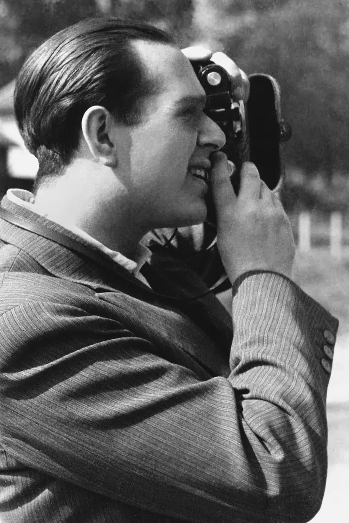 Fred-with-Leica-1937