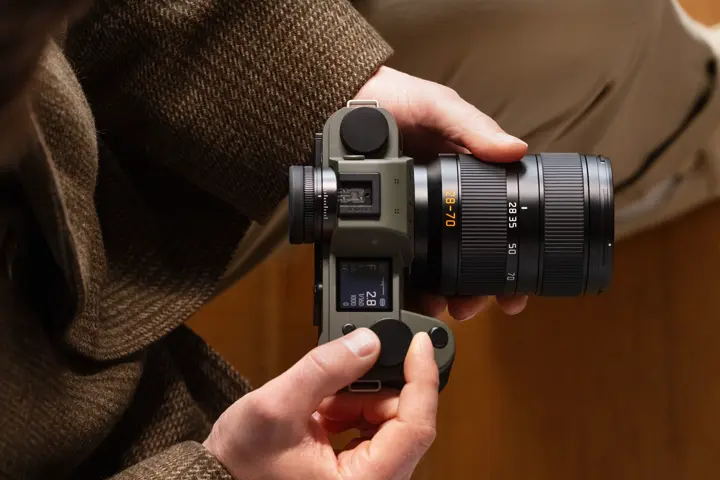 Top view of the SL3 Reporter in hands