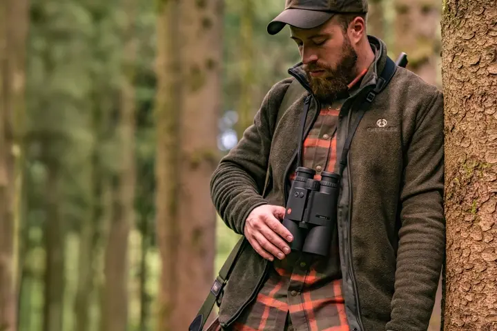 Hunter and his Leica Geovid R 8x56