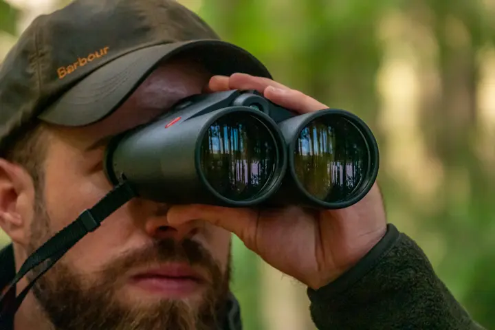 Hunter using his Leica Geovid R 8x56