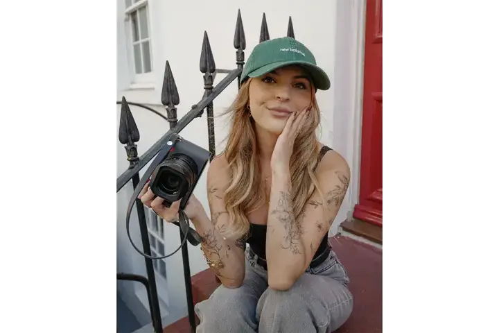 Portrait of a woman with the Q3 43