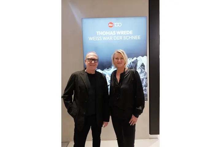 Picture of the photographer Thomas Wrede with Leica Gallerist Ulla Born from Düsseldorf