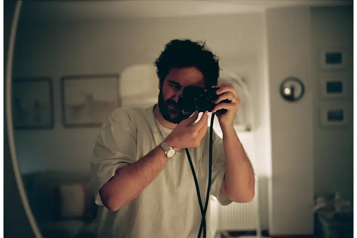 Autoretrato de Gabriel Morón con Leica