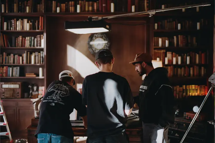 Trabajadores de EMESTUDIOS en reunión