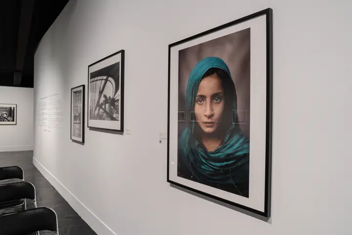 Banderola de la exposición "Leica. Un siglo de fotografía" en Madrid