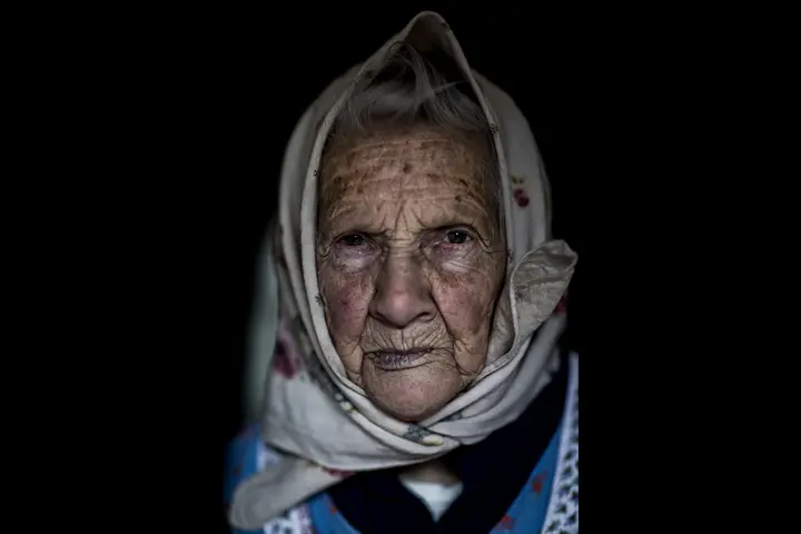 a Gaze of a farmer his wife