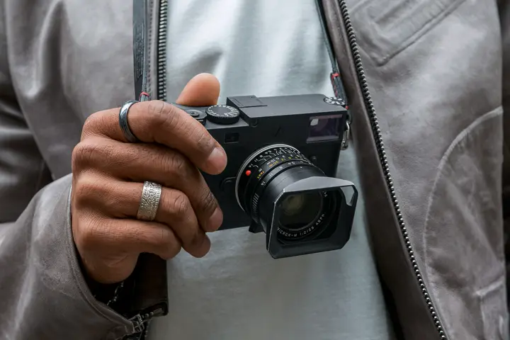 Man holding a Leica M EV1 in his hand