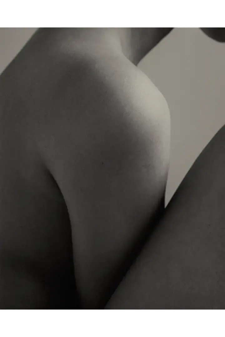 Black and white image of a human body.