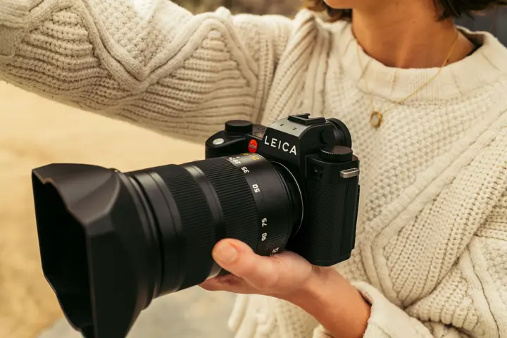 Leica SL3 with Vario-Elmarit-SL 24-90 in hands