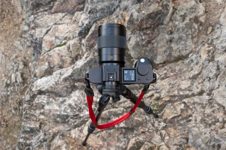 Leica SL2 with the APO-Summicron-SL 21 with a red strap on a tripod