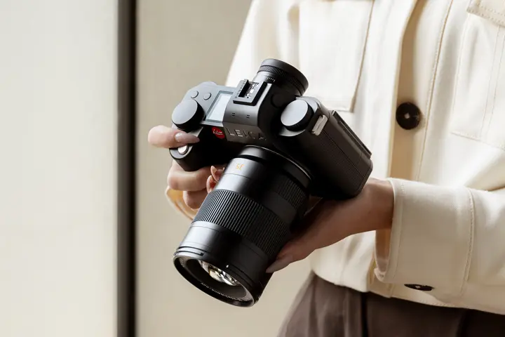 Leica SL3-S with APO-Summicron-SL 35 in hands