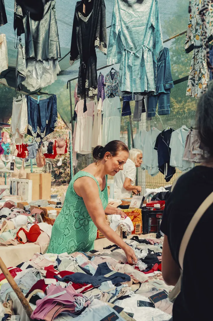MULHER FEIRA PORTUGAL LEICA 