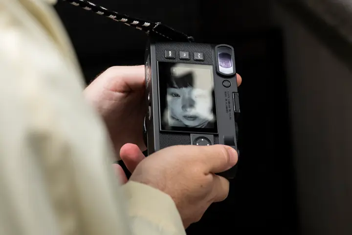 Alan Schaller shows his subject on the Leica M EV1’s display