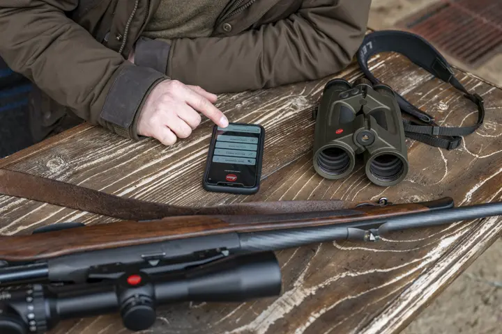 Man is using his Leica Geovid Pro with Leica Ballistics App