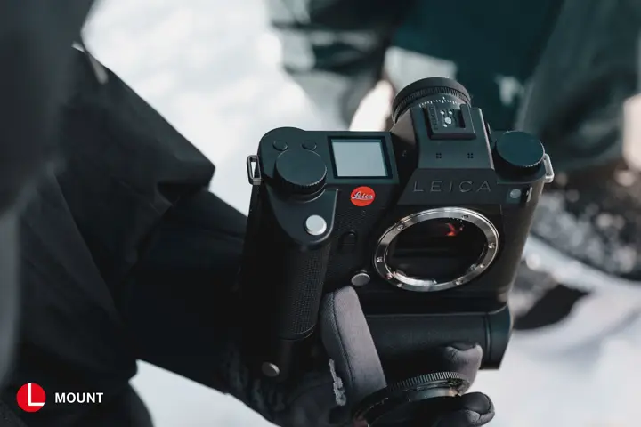 Leica SL3 in hands