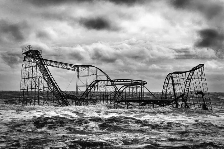 Scaffolding in the sea