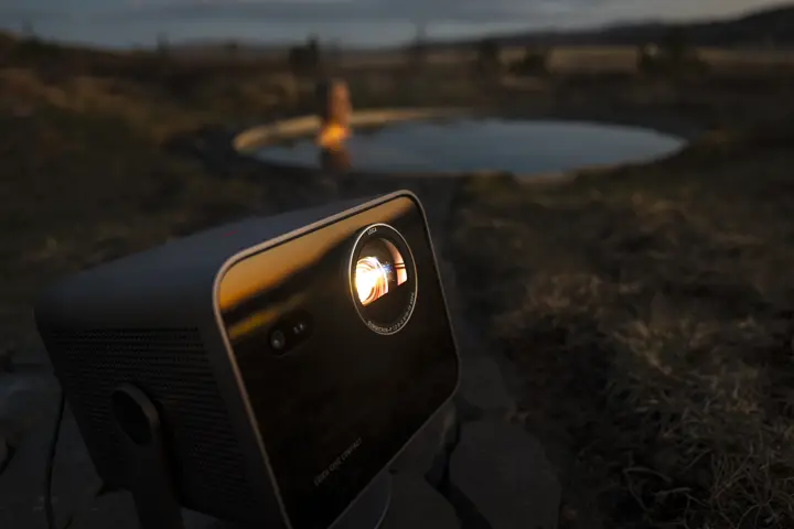 The cine compact 1 is used outdoors at sunset
